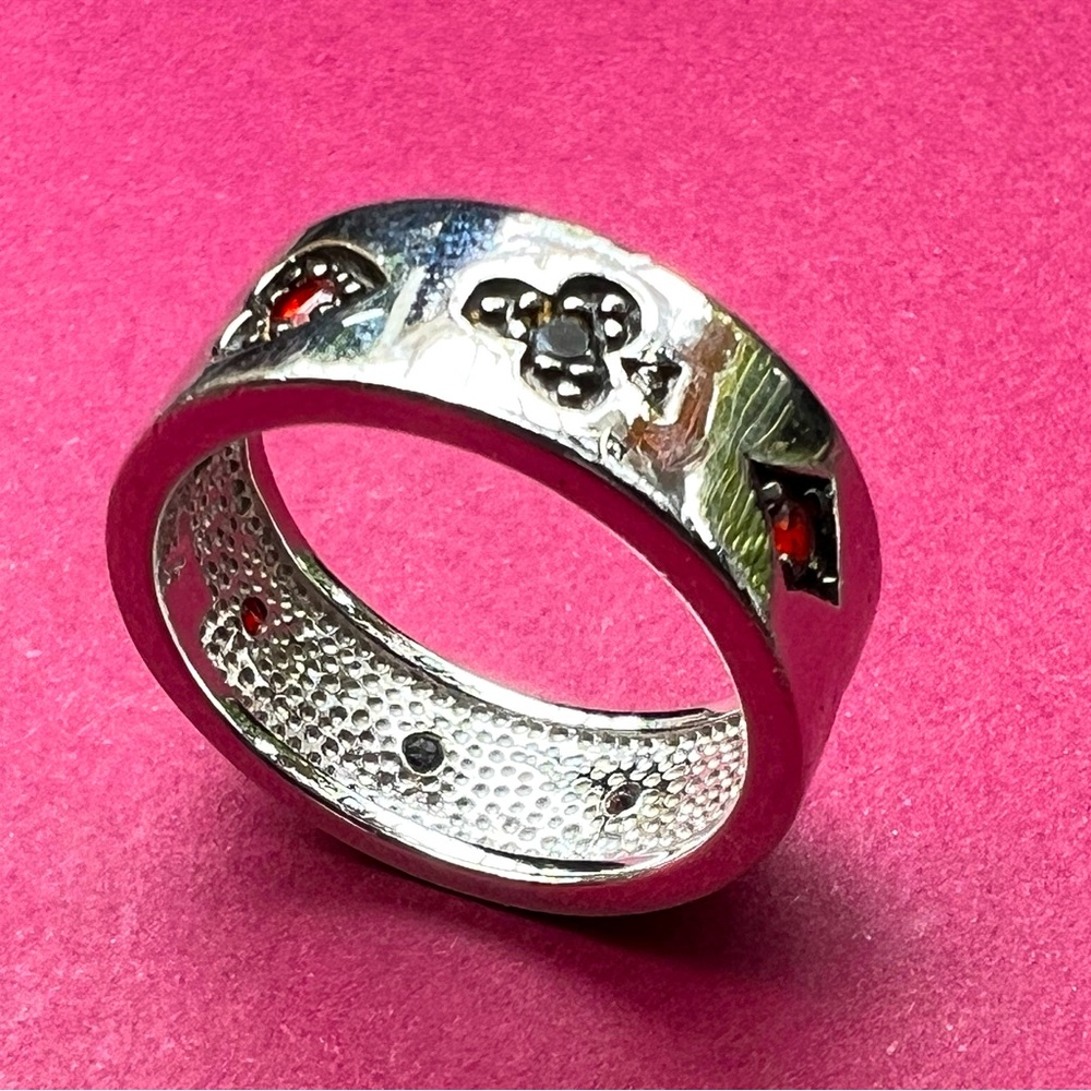 Playing card ring, solid 925 silver band w/ red and black gemstones all around.